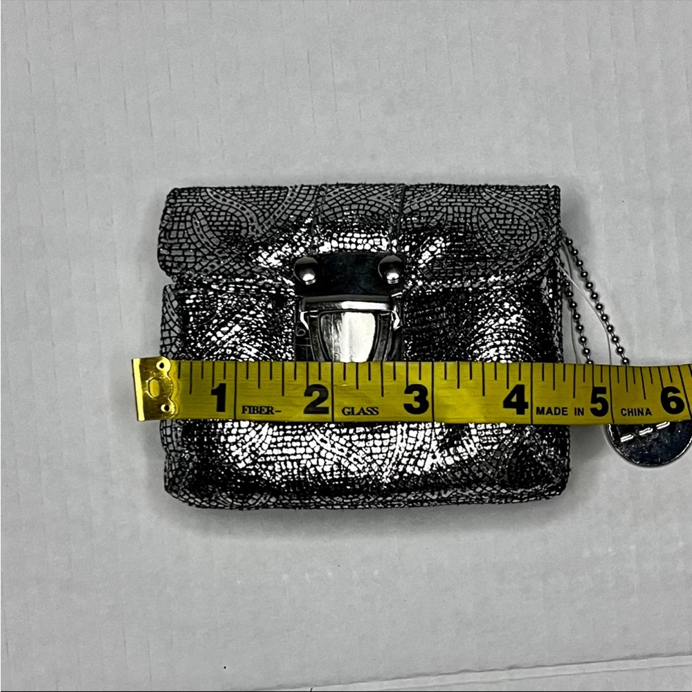 Lulu’s Metallic Wallet - Picture 11 of 13